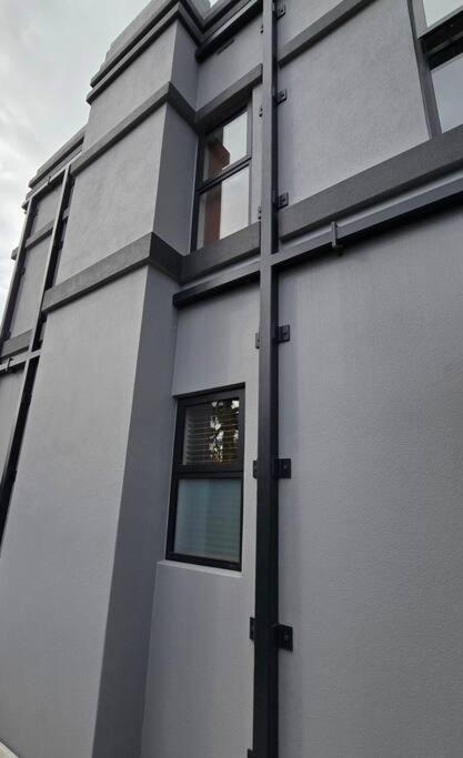 Apartment 5 - Haddin Court - Modern Loft Style Μπλένχαϊμ Εξωτερικό φωτογραφία