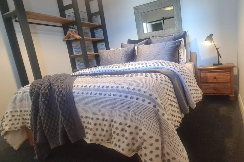 Apartment 5 - Haddin Court - Modern Loft Style Μπλένχαϊμ Εξωτερικό φωτογραφία
