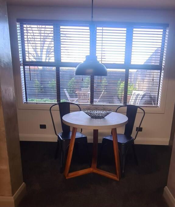 Apartment 5 - Haddin Court - Modern Loft Style Μπλένχαϊμ Εξωτερικό φωτογραφία