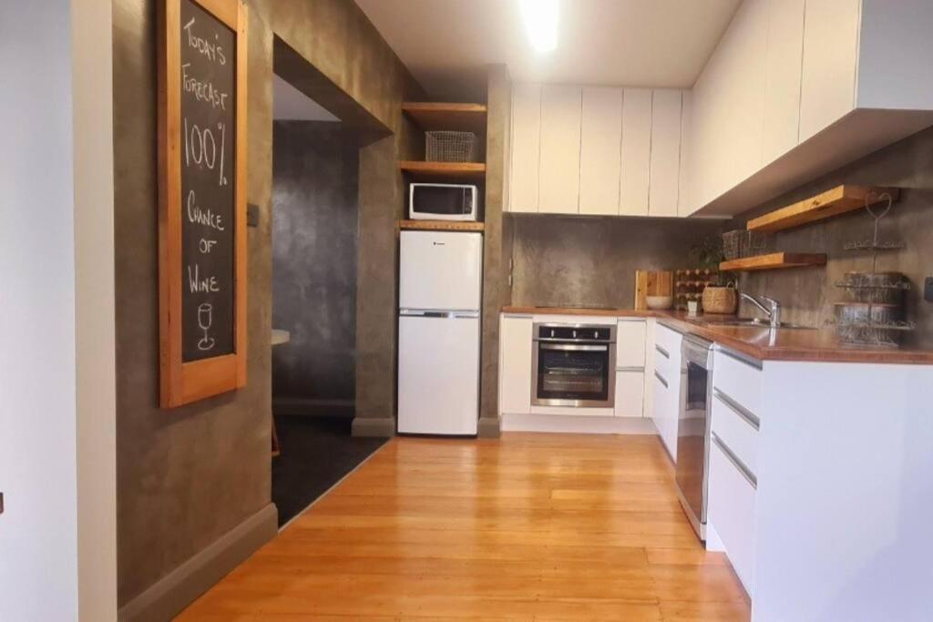 Apartment 5 - Haddin Court - Modern Loft Style Μπλένχαϊμ Εξωτερικό φωτογραφία