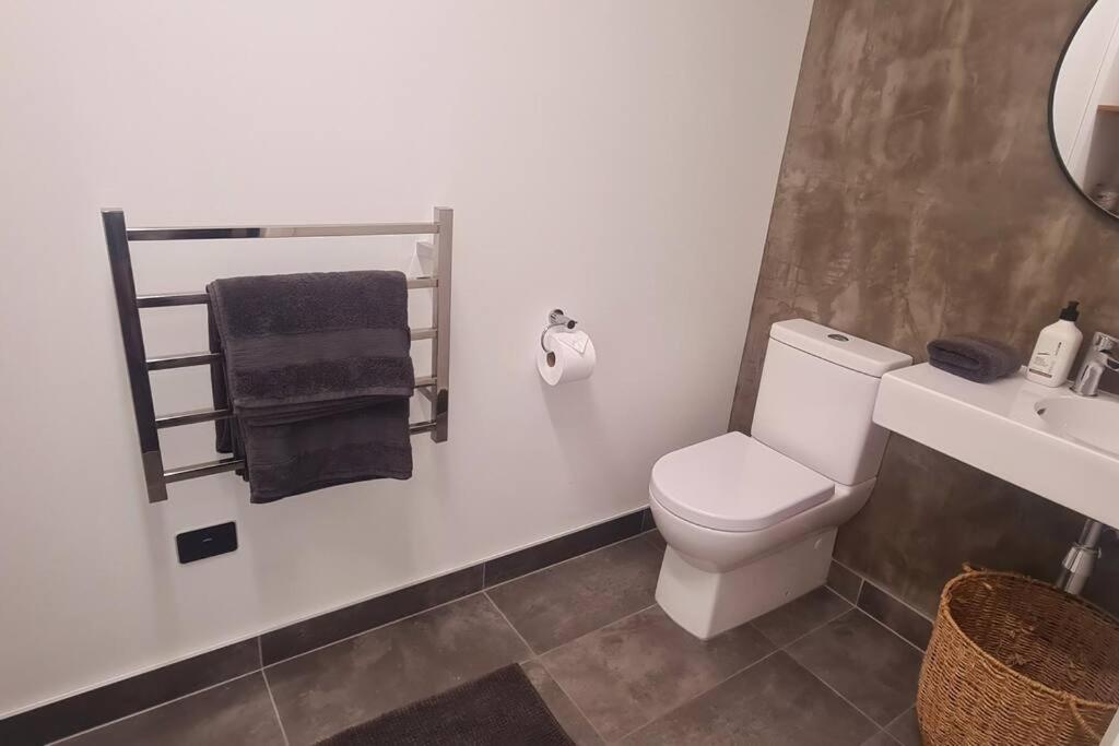 Apartment 5 - Haddin Court - Modern Loft Style Μπλένχαϊμ Εξωτερικό φωτογραφία