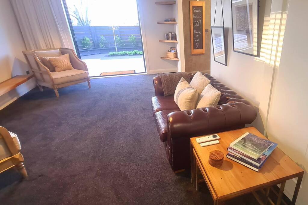 Apartment 5 - Haddin Court - Modern Loft Style Μπλένχαϊμ Εξωτερικό φωτογραφία