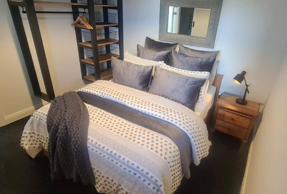 Apartment 5 - Haddin Court - Modern Loft Style Μπλένχαϊμ Εξωτερικό φωτογραφία