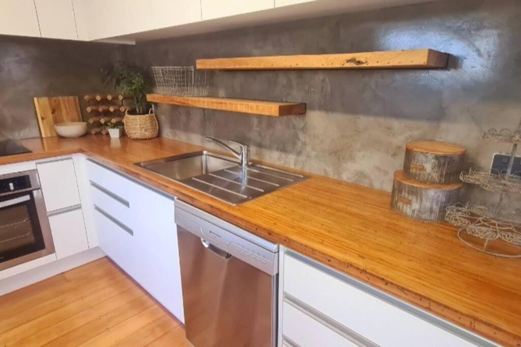 Apartment 5 - Haddin Court - Modern Loft Style Μπλένχαϊμ Εξωτερικό φωτογραφία